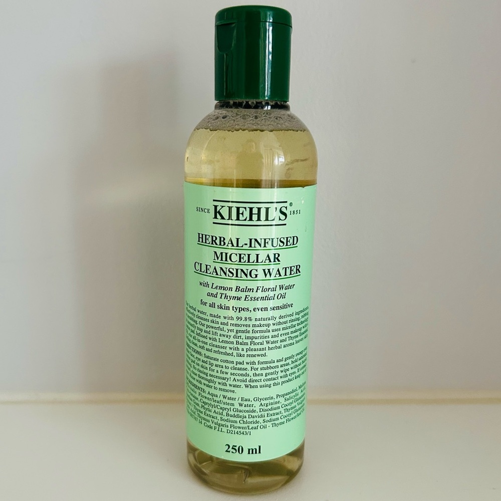 Kiehl’s Herbal-Infused Micellar Cleansing Water 250ml. QTY 1